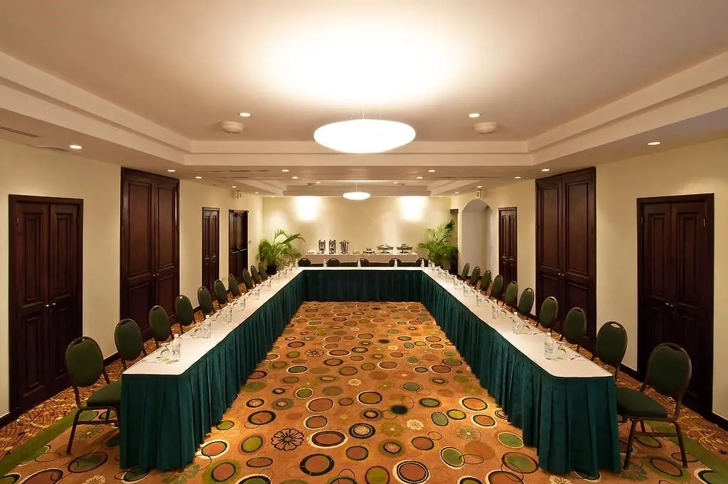 Courtyard By Marriott Santo Domingo Hotel 3*,
